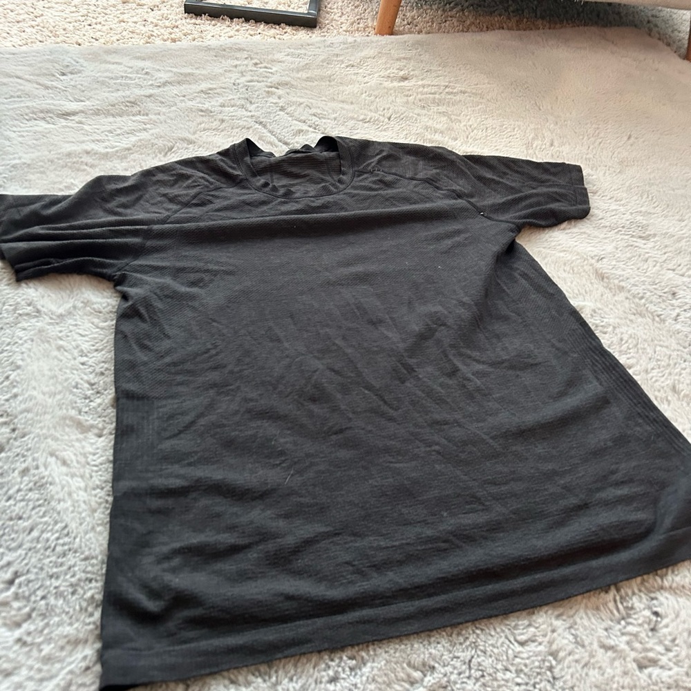 Lululemon | Black T-Shirt